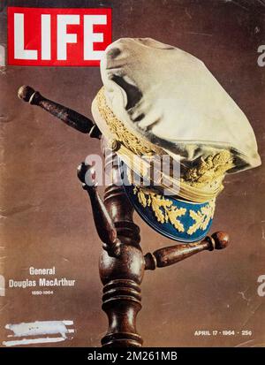 Vintage 17 April 1964 Titelseite des „Life“ Magazine, USA Stockfoto