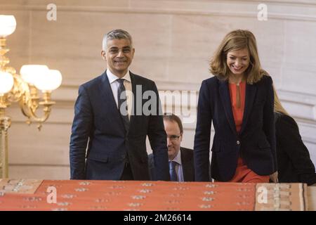 Der Londoner Bürgermeister Sadiq Khan trifft am Dienstag, den 28. März 2017, zu einem Treffen zwischen dem Brüsseler Bürgermeister und dem Londoner Bürgermeister im Brüsseler Rathaus ein. BELGA FOTO KOEN BLANCKAERT Stockfoto