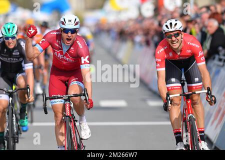 Der norvegische Alexander Kristoff von Katusha-Alpecin überquert die Ziellinie und gewinnt die zweite Etappe des Radrennens Driedaagse De Panne - Koksijde, 192,9 km von Zottegem nach Koksijde, Mittwoch, 29. März 2017. BELGA FOTO DAVID STOCKMAN Stockfoto