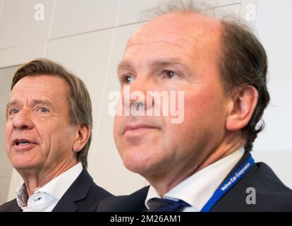 Hakan Samuelsson, CEO von Volvo Cars, und Philippe Muyters, flämischer Minister für Beschäftigung, Wirtschaft, Innovation, Wissenschaftspolitik und Sport, im Bild eines Besuchs im Volvo Cars Werk in Gent, Montag, den 03. April 2017. BELGA FOTO BENOIT DOPPPAGNE Stockfoto