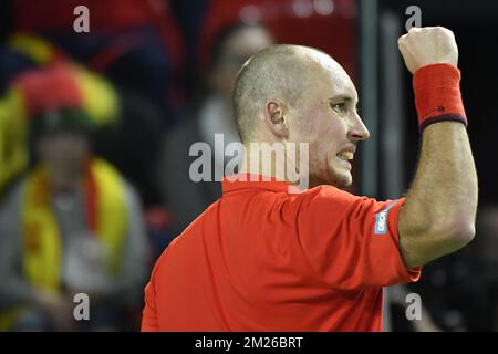 Der belgische Steve Darcis reagiert während des ersten Spiels zwischen dem belgischen Steve Darcis und dem italienischen Paolo Lorenzi beim Davis Cup World Group-Viertelfinale zwischen Belgien und Italien am Freitag, den 07. April 2017 in Charleroi. BELGA FOTO BENOIT DOPPPAGNE Stockfoto