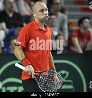 Der belgische Steve Darcis reagiert während des ersten Spiels zwischen dem belgischen Steve Darcis und dem italienischen Paolo Lorenzi beim Davis Cup World Group-Viertelfinale zwischen Belgien und Italien am Freitag, den 07. April 2017 in Charleroi. BELGA FOTO BENOIT DOPPPAGNE Stockfoto