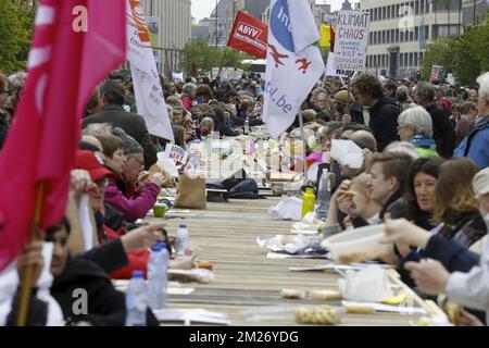 Das Bild zeigt die dritte Ausgabe der "Grande Parade - Grote Parade", organisiert von der Bürgerinitiative Hart Boven Hard - Tout Autre Choice, am Sonntag, den 07. Mai 2017 in Brüssel. BELGA FOTO NICOLAS MAETERLINCK Stockfoto