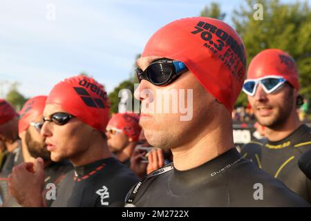 Belgischer Frederik Van Lierde zu Beginn des Triathlon "Ironman 70,3 Pays d'Aix" in Aix-en-Provence, Frankreich, Sonntag, den 14. Mai 2017. BELGA FOTO THIERRY DEKETELAERE Stockfoto