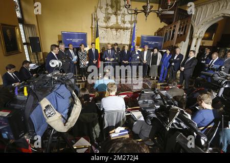 Finanzminister Johan Van Overtveldt, Staatssekretär für Außenhandel Pieter De Crem, Minister für KMU, Unternehmer, Landwirtschaft und soziale Integration Willy Borsus, Ministerin für Haushalt Sophie Wilmes, Vizepremierministerin und Ministerin für Zusammenarbeit, Entwicklung, Digitale Agenda, Telekommunikation und Postdienste Alexander De Croo, belgischer Premierminister Charles Michel, Der stellvertretende Premierminister und Innenminister Jan Jambon, der stellvertretende Premierminister und Außenminister Didier Reynders, der Justizminister Koen Geens, der Mobilitätsminister Francois Bellot, die Ministerin für Gesundheit und Soziales Maggie De BL Stockfoto