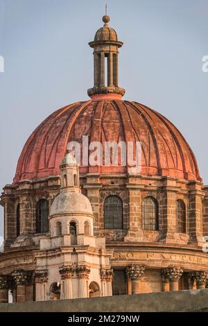 Die Kuppel der Ex Teresa Arte war einst das Viceregal-Kloster von San Jose in Mexiko-Stadt, Mexiko. Stockfoto