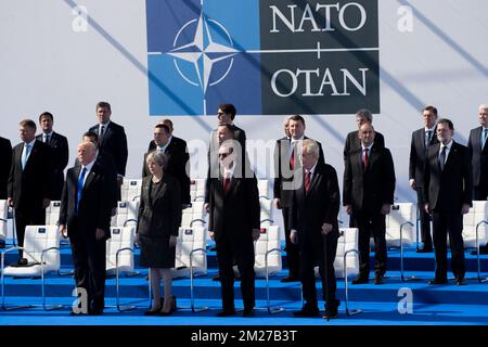 L-R, US-Präsident Donald Trump, Premierminister des Vereinigten Königreichs Theresa May, türkischer Präsident Recep Tayyip Erdogan, tschechischer Präsident Milos Zeman, Premierminister Griechenlands Alexis Tsipras, Premierminister Kanadas Justin Trudeau, Der Präsident Rumäniens, Klaus Iohannis, und der Premierminister Spaniens, Mariano Rajoy Brey, wurden am Donnerstag, den 25. Mai 2017, in Evere, Brüssel, bei der Übergabemonie des neuen Hauptquartiers der NATO, der Nordatlantikvertrags-Organisation, vorgestellt. BELGA-FOTOPOOL MELANIE WENGER Stockfoto