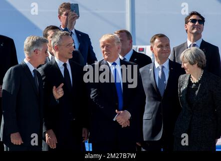 König Philippe - Filip von Belgien, NATO-Generalsekretär Jens Stoltenberg, US-Präsident Donald Trump, polnischer Präsident Andrzej Duda und Premierministerin des Vereinigten Königreichs Theresa May, die während der Übergabeseremonie des neuen Hauptquartiers der NATO, Nordatlantikvertrags-Organisation, in Evere, Brüssel, Donnerstag, 25. Mai 2017. BELGA-FOTOPOOL MELANIE WENGER Stockfoto