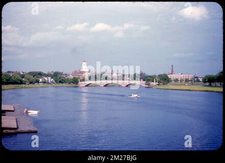 Charles River von der Lars Anderson Bridge [d. h. Anderson Memorial Bridge] , Bridges, Rivers. Edmund L. Mitchell Kollektion Stockfoto