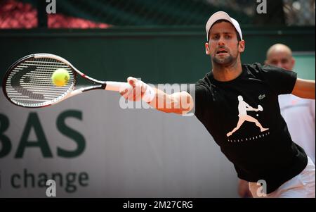 Serbischer Novak Djokovic, gefilmt während eines Trainings beim Roland Garros French Open Tennis Turnier, Sonntag, den 28. Mai 2017 in Paris, Frankreich. Der Roland Garros Grand Slam findet vom 22. Mai bis 11. Juni 2017 statt. BELGA PHOTO VIRGINIE LEFOUR Stockfoto