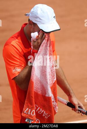 Der belgische Steve Darcis (ATP 38) sieht während eines Tennisspiels gegen den kanadischen Milos Raonic (ATP 6), in der ersten Runde des Herrenturniers beim Roland Garros French Open Tennis Turnier, in Paris, Frankreich, am Montag, den 29. Mai 2017, deprimiert aus. Der Haupttisch Roland Garros Grand Slam findet vom 29. Mai bis 11. Juni 2017 statt. BELGA PHOTO VIRGINIE LEFOUR Stockfoto