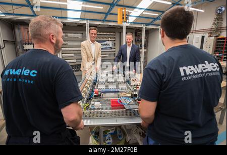 EdF Luminus CEO Gregoire Dallemagne und Newelec CEO Christophe Leclercq, vorgestellt auf einer gemeinsamen Pressekonferenz von EDF Luminus und Newelec am Donnerstag, den 01. Juni 2017. Stromerzeuger und Energieversorger Luminus kündigt den Erwerb einer Mehrheitsbeteiligung am Elektrizitätstechnikunternehmen Newelec an. BELGA FOTO BENOIT DOPPPAGNE Stockfoto