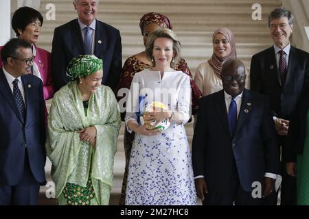 Tedros Adhamon Ghebrey, Generaldirektor DER WHO, Amina Mohamed, UN Stellvertretende Generalsekretärin, Königin Mathilde von Belgien, Nana Akufo Addo, Präsidentin von Ghana, Dho Young Shim, U.N. Wirld Tourism Organization chaiwoman, Paul Polman, Unilecer CEO, Leymah Gbowee, Gbowee Peace Foundation Director, Alaa Murabit, The Voice of Libyan Women, Jeffrey Sachs, Earth Institute at Columbia Universary Director, Muhammad Yunus, Gründer der Grameen Bank und posieren für ein Gruppenfoto während eines königlichen Mittagessens für die Teilnehmer der „Europäischen Entwicklungstage“ (Europese Ontwikkelingsdagen - Journees europeennes du D. Stockfoto