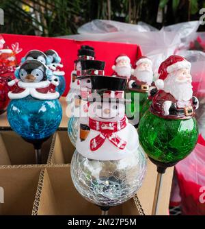 Schneemann, Weihnachtsmann und Pinguin Stockfoto