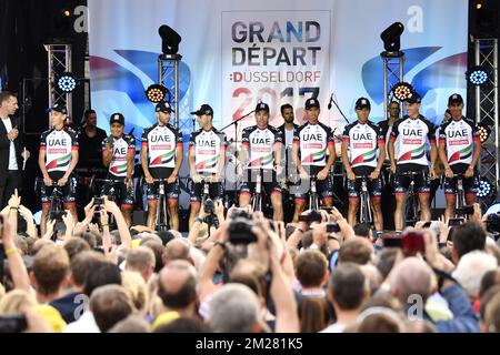 Abu-Dhabi-Fahrer aus den Vereinigten Arabischen Emiraten wurden bei der Vorstellung der Teams vor Beginn der 104rth. Ausgabe des Radrennen Tour de France am Donnerstag, den 29. Juni 2017 in Düsseldorf auf dem Podium abgebildet. Die diesjährige Tour de France findet vom ersten Juli bis zum 23.. Juli statt. BELGA FOTO DIRK WAEM Stockfoto