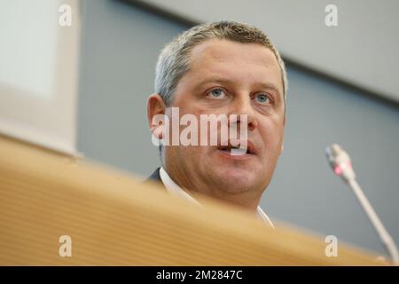 Dimitri Fourny von CDH, das bei der Vorstellung des Abschlussberichts der untersuchungskommission für Veröffentlichungen im wallonischen Parlament am Montag, den 03. Juli 2017, in Namur zu sehen war. BELGA FOTO THIERRY ROGE Stockfoto