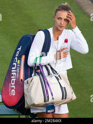 Die belgische Maryna Zanevska wirkt deprimiert, nachdem sie am Montag, den 03. Juli 2017, im All England Tennis Club in Wimbledon im Südwesten von London, Großbritannien, eine erste Runde Dameneinzelspiele zwischen der belgischen Maryna Zanevska und Heather Watson gespielt hat. BELGA FOTO BENOIT DOPPPAGNE Stockfoto