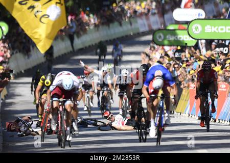 Deutsche John Degenkolb von Trek-Segafredo, britische Mark Cavendish von Dimension Data und britische Ben Swift vom Team Emirates der Vereinigten Arabischen Emirate, während französische Arnaud Demare von FDJ die vierte Etappe des Radrennens Tour de France 104. gewinnt, 207,5 km von Mondorf-les-Bains, Luxemburg, Nach Vittel, Frankreich, Dienstag, 04. Juli 2017. Die diesjährige Tour de France findet vom ersten Juli bis zum 23.. Juli statt. BELGA FOTO DIRK WAEM Stockfoto