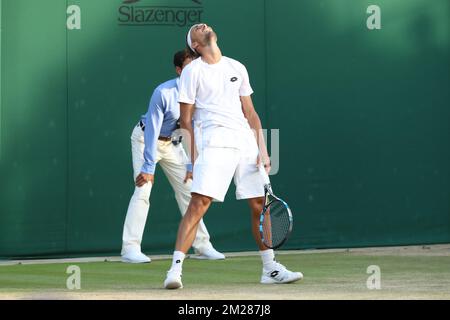 Belgischer Ruben Bemelmans (ATP 124) sieht deprimiert aus während eines Tennisspiels gegen den südafrikanischen Kevin Anderson (ATP 42), in der dritten Runde der MännerSingles beim Grand-Slam-Tennisturnier in Wimbledon im All England Tennis Club im Südwesten Londons, Großbritannien, Freitag, den 07. Juli 2017. BELGA FOTO BENOIT DOPPPAGNE Stockfoto