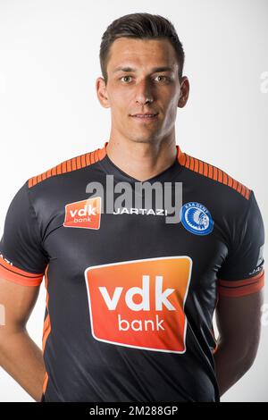 Gents Torwart Lovre Kalinic posiert für den Fotografen beim Fotoshooting der Saison 2017-2018 des belgischen Fußballteams KAA Gent, Montag, den 10. Juli 2017 in Gent. BELGA FOTO JASPER JACOBS Stockfoto