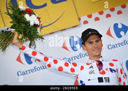 French Warren Barguil von Team Sunweb trägt das Polka-Dot-Trikot für den besten Kletterer und feiert auf dem Podium der Bühne nach der zehnten Etappe des Radrennen Tour de France 104., 178km von Perigueux nach Bergerac, Frankreich, Dienstag, 11. Juli 2017. Die diesjährige Tour de France findet vom ersten Juli bis zum 23.. Juli statt. BELGA FOTO DAVID STOCKMAN Stockfoto