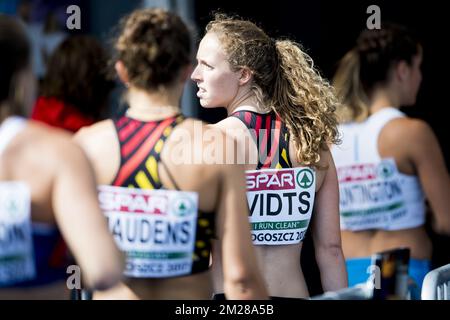 Sportlerin Hanne Maudens und Noor Vidts, die am ersten Tag der Europameisterschaft Leichtathletik unter 23 in Bydgoszcz, Polen, am Donnerstag, den 13. Juli 2017 beim Hürdenrennen 100m des Frauen-Heptathlon-Wettbewerbs fotografiert wurden. BELGA FOTO JASPER JACOBS Stockfoto
