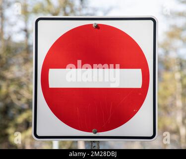 Betreten Sie das Schild nicht an der Autobahnkreuzung in Hope, British Columbia, Kanada Stockfoto