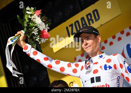 French Warren Barguil von Team Sunweb feiert auf dem Podium in dem roten Polka-Dot-Trikot für den besten Kletterer nach der achtzehnten Etappe der 104.. Ausgabe des Radrennen Tour de France, 179,5km von Briancon bis Col d'Izoard, Frankreich, Donnerstag, 20. Juli 2017. Die diesjährige Tour de France findet vom ersten Juli bis zum 23.. Juli statt. BELGA FOTO DAVID STOCKMAN Stockfoto