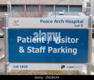 Parkschild für Patienten, Besucher und Mitarbeiter am Peace Arch Hospital in White Rock, British Columbia, Kanada Stockfoto