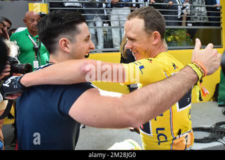 British Chris Froome von Team Sky feiert nach der 104.. Ausgabe des Radrennens Tour de France am Sonntag, den 23. Juli 2017 in Paris, Frankreich. Die diesjährige Tour de France findet vom ersten Juli bis zum 23.. Juli statt. BELGA FOTO DAVID STOCKMAN Stockfoto