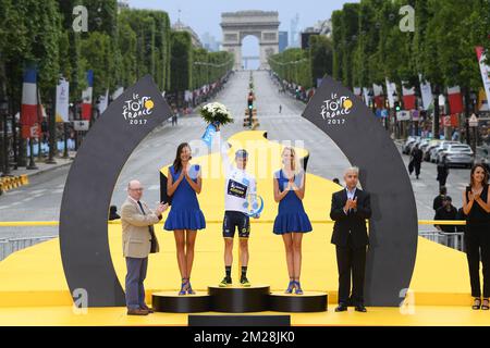 Großbritannien Simon Yates of Orica – Scott feiert nach der 104.. Ausgabe des Radrennen Tour de France am Sonntag, den 23. Juli 2017, in Paris, Frankreich, auf dem Podium des weißen Trikots für den besten jungen Fahrer. Die diesjährige Tour de France findet vom ersten Juli bis zum 23.. Juli statt. BELGA-FOTOPOOL FRANCK FAUGERE Stockfoto