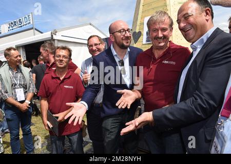 Der belgische Ministerpräsident Charles Michel und der neu ernannte wallonische Ministerpräsident Willy Borsus wurden am Samstag, den 29. Juli 2017 auf der Landwirtschaftsmesse in Libramont vorgestellt. BELGA FOTO JEAN-LUC FLEMAL Stockfoto