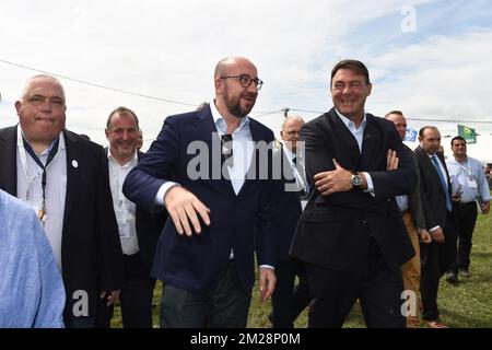 Der belgische Ministerpräsident Charles Michel und der Minister für KMU, Unternehmer, Landwirtschaft und soziale Integration Denis Ducarme bildeten am Samstag, den 29. Juli 2017 auf der Landwirtschaftsmesse in Libramont ein Bild. BELGA FOTO JEAN-LUC FLEMAL Stockfoto