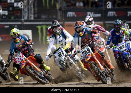 Italienischer Antonio Cairoli, französischer Gautier Paulin und holländischer Glenn Coldenhoff, die während des Motocross MXGP Grand Prix in Belgien am Sonntag, den 06. August 2017 in Lommel fotografiert wurden. BELGA FOTO KRISTOF VAN ACCOM Stockfoto