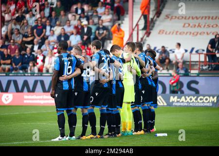 Club's players pictured during a minute of silence at the start of the Jupiler Pro League match between KV Kortrijk and Club Brugge, in Kortrijk, Sunday 20 August 2017, on the fourth day of the Jupiler Pro League, the Belgian soccer championship season 2017-2018. BELGA PHOTO BRUNO FAHY Stock Photo