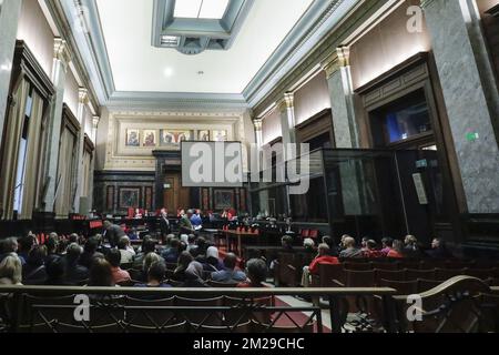 Das Bild zeigt den Gerichtssaal während der Zusammensetzung der Jury vor Beginn des Assimaturprozesses gegen Omar Ben Atmane vor dem Assimaturgericht von Brüssel Capital wegen der Ermordung von Abdelouhid El Ayoubi (44) in Molenbeek am 15. März 2012. BELGA FOTO THIERRY ROGE Stockfoto
