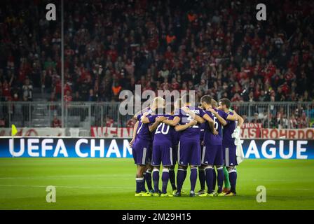 Illustration picture shows Anderlecht's players before the start of a soccer game between German team FC Bayern Munich and Belgian club RSC Anderlecht, Tuesday 12 September 2017 in Munich, Germany, the first game in the group stage (Group B) of the UEFA Champions League competition. BELGA PHOTO VIRGINIE LEFOUR Stock Photo