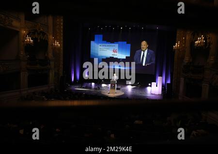 20150919 – NAMUR, BELGIEN: Wallonischer Ministerpräsident Willy Borsus spricht während der Festlichkeiten auf der "Fetes de Wallonie" (Wallonische Feste) in Namur am Samstag, den 19. September 2015. BELGA FOTO ANTHONY DEHEZ Stockfoto