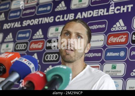 Anderlechts Assistenztrainer Nicolas Frutos wurde auf einer Pressekonferenz von Assistenztrainer Nicolas Frutos im Vorfeld des morgigen Spiels von 1/16 Finalen des belgischen Pokals am Dienstag, den 19. September 2017 in Brüssel abgebildet. Gestern hat Sporting Anderlecht den Schweizer Cheftrainer Weiler entlassen, nachdem er in den ersten sieben Spielen 9 von 21 Punkten gesammelt hatte. BELGA FOTO THIERRY ROGE Stockfoto