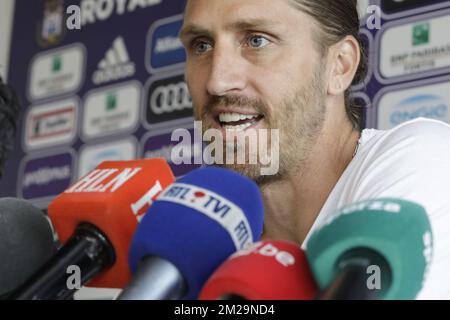 Anderlechts Assistenztrainer Nicolas Frutos wurde auf einer Pressekonferenz von Assistenztrainer Nicolas Frutos im Vorfeld des morgigen Spiels von 1/16 Finalen des belgischen Pokals am Dienstag, den 19. September 2017 in Brüssel abgebildet. Gestern hat Sporting Anderlecht den Schweizer Cheftrainer Weiler entlassen, nachdem er in den ersten sieben Spielen 9 von 21 Punkten gesammelt hatte. BELGA FOTO THIERRY ROGE Stockfoto