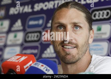 Anderlechts Assistenztrainer Nicolas Frutos wurde auf einer Pressekonferenz von Assistenztrainer Nicolas Frutos im Vorfeld des morgigen Spiels von 1/16 Finalen des belgischen Pokals am Dienstag, den 19. September 2017 in Brüssel abgebildet. Gestern hat Sporting Anderlecht den Schweizer Cheftrainer Weiler entlassen, nachdem er in den ersten sieben Spielen 9 von 21 Punkten gesammelt hatte. BELGA FOTO THIERRY ROGE Stockfoto