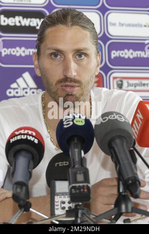 Anderlechts Assistenztrainer Nicolas Frutos wurde auf einer Pressekonferenz von Assistenztrainer Nicolas Frutos im Vorfeld des morgigen Spiels von 1/16 Finalen des belgischen Pokals am Dienstag, den 19. September 2017 in Brüssel abgebildet. Gestern hat Sporting Anderlecht den Schweizer Cheftrainer Weiler entlassen, nachdem er in den ersten sieben Spielen 9 von 21 Punkten gesammelt hatte. BELGA FOTO THIERRY ROGE Stockfoto