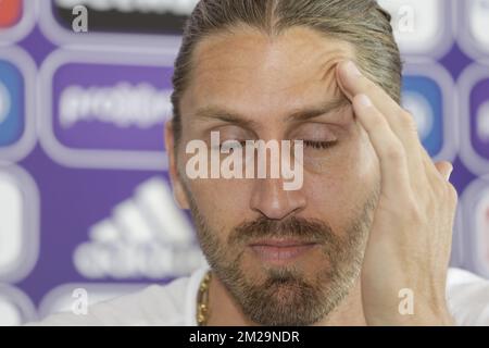 Anderlechts Assistenztrainer Nicolas Frutos wurde auf einer Pressekonferenz von Assistenztrainer Nicolas Frutos im Vorfeld des morgigen Spiels von 1/16 Finalen des belgischen Pokals am Dienstag, den 19. September 2017 in Brüssel abgebildet. Gestern hat Sporting Anderlecht den Schweizer Cheftrainer Weiler entlassen, nachdem er in den ersten sieben Spielen 9 von 21 Punkten gesammelt hatte. BELGA FOTO THIERRY ROGE Stockfoto