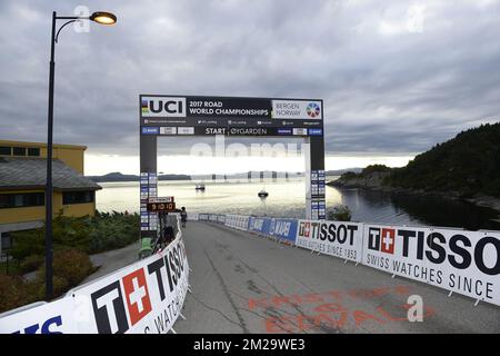 Die Abbildung zeigt den Startplatz des Straßenrennen der Herrenelite bei der UCI Road World Cycling Championships 2017 in Bergen, Norwegen, Sonntag, den 24. September 2017. BELGA FOTO YORICK JANSENS Stockfoto