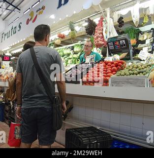 Clients in super market | Clients dans un super marché 23/08/2017 Stock Photo