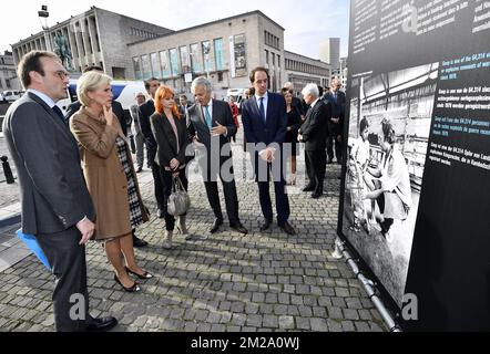 Prinzessin Astrid von Belgien, Singer Axelle Red, Vizepremierminister und Außenminister Didier Reynders, Jean Van Wetter vom Handicap International belgium und Mohamed Ouriaghli, die bei einem königlichen Besuch bei der Eröffnung der Fotoausstellung "pour un monde sans mines - voor een wereld zonder landmijn" (Für eine Welt ohne Landminen), Freitag, den 29. September 2017 in Brüssel. BELGA FOTO ERIC LALMAND Stockfoto