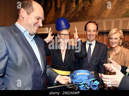 Brüsseler Bürgermeister Philippe Close, Karine Lallieux, Jean Van Wetter of Handicap international belgium und Prinzessin Astrid von Belgien, die bei einem königlichen Besuch bei der Eröffnung der Fotoausstellung "pour un monde sans mines - voor een wereld zonder landmijn" (für eine Welt ohne Landminen), Freitag, den 29. September 2017 in Brüssel. BELGA FOTO ERIC LALMAND Stockfoto