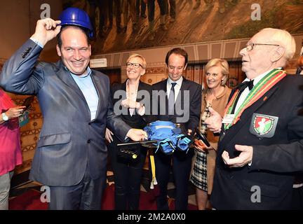 Brüsseler Bürgermeister Philippe Close, Karine Lallieux, Jean Van Wetter of Handicap international belgium und Prinzessin Astrid von Belgien, die bei einem königlichen Besuch bei der Eröffnung der Fotoausstellung "pour un monde sans mines - voor een wereld zonder landmijn" (für eine Welt ohne Landminen), Freitag, den 29. September 2017 in Brüssel. BELGA FOTO ERIC LALMAND Stockfoto