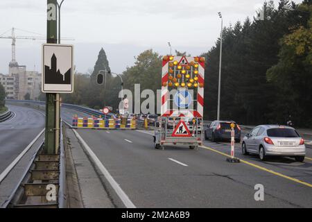 Abbildung zeigt Stau, da das Viadukt Herrmann Debroux wegen Reparaturarbeiten in Brüssel geschlossen ist, Stau. BELGA FOTO NICOLAS MAETERLINCK Stockfoto