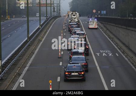 Abbildung zeigt Stau, da das Viadukt Herrmann Debroux wegen Reparaturarbeiten in Brüssel geschlossen ist, Stau. BELGA FOTO NICOLAS MAETERLINCK Stockfoto